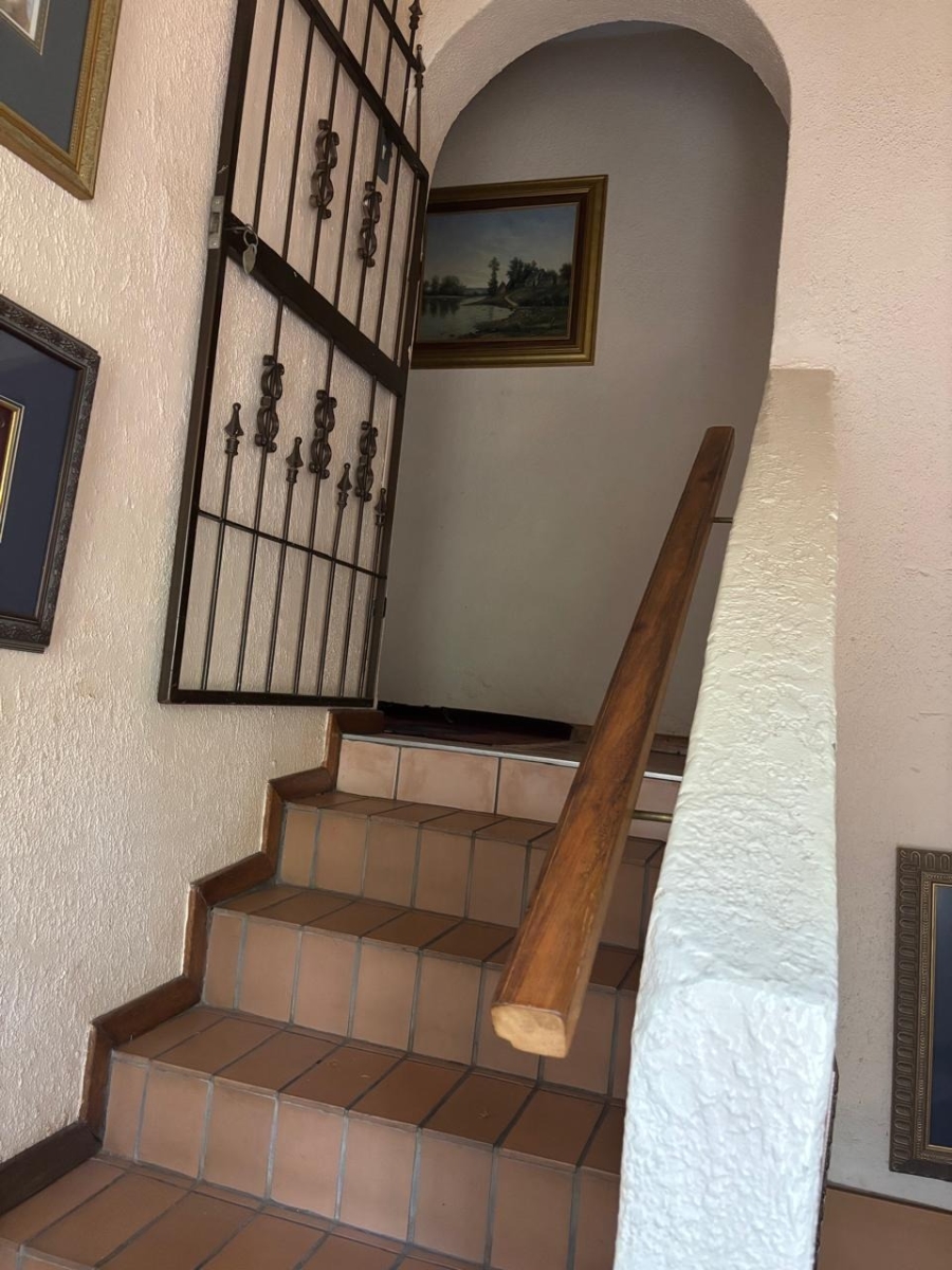 5 Bedroom Property for Sale in Safari Gardens North West